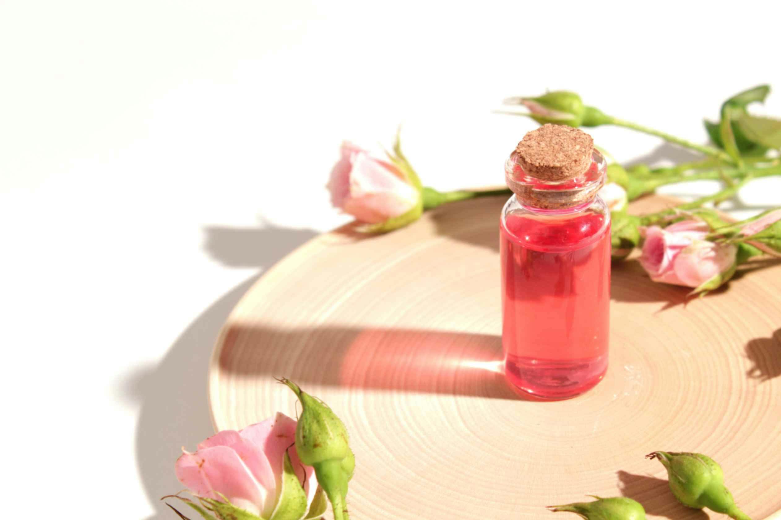 Rose Water Benefits & Uses of  for a Glowing, Hydrated Skin